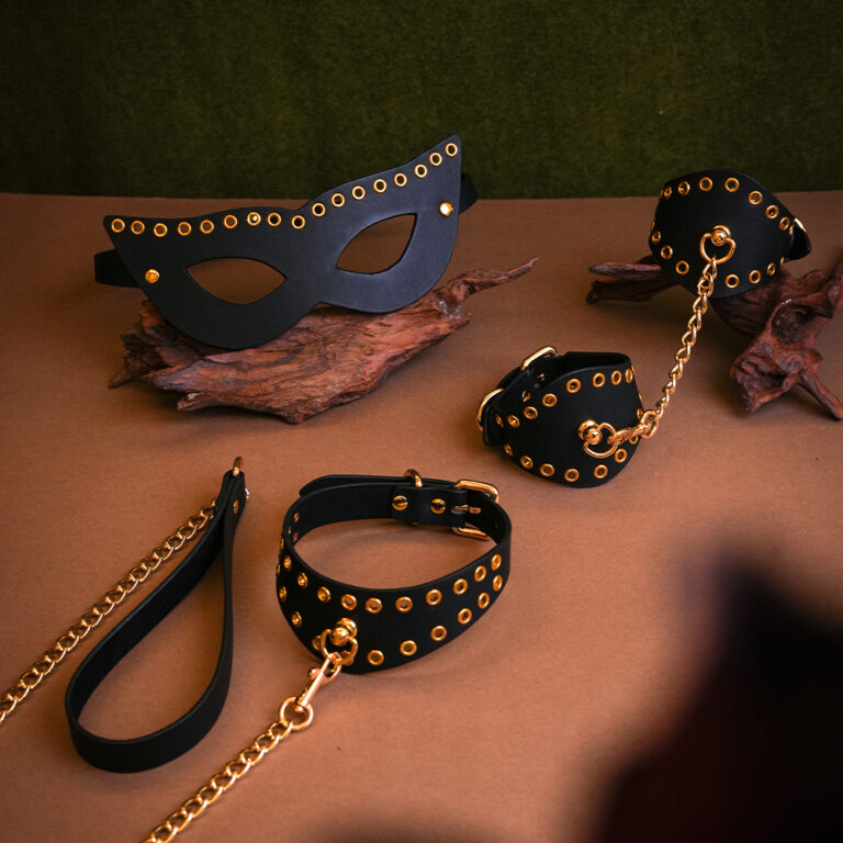 custom-bondage-bdsm-kits