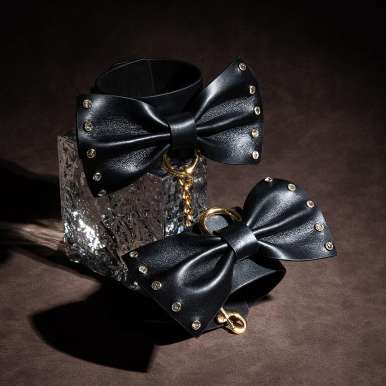 premium-bdsm-cuffs-leather