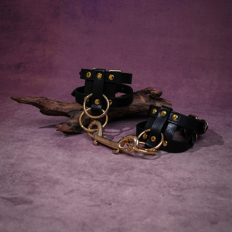 sex-cuffs-restraints-for-bedroom.jpg