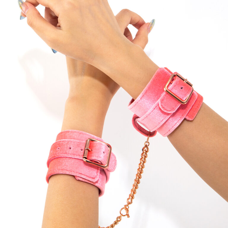 VELVET CUFF1